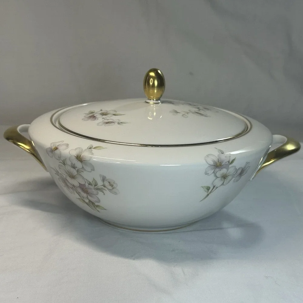 Tirschenreuth Bavaria Dogwood Round Covered Vegetable Tureen‎ Pasco 1147 Germany